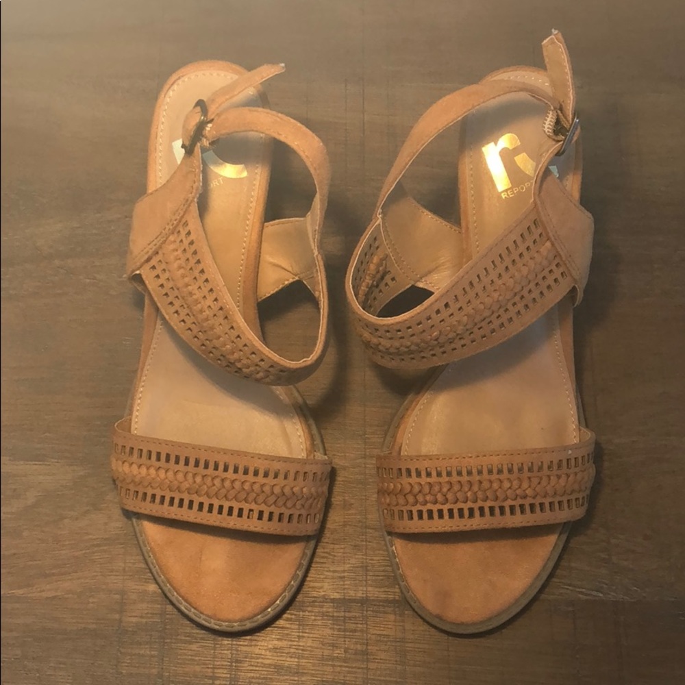 Report open toe heel sz7
